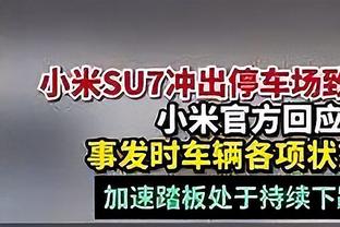 10连胜！赛后火箭老板在球员通道祝贺乌度卡 与助教一一握手